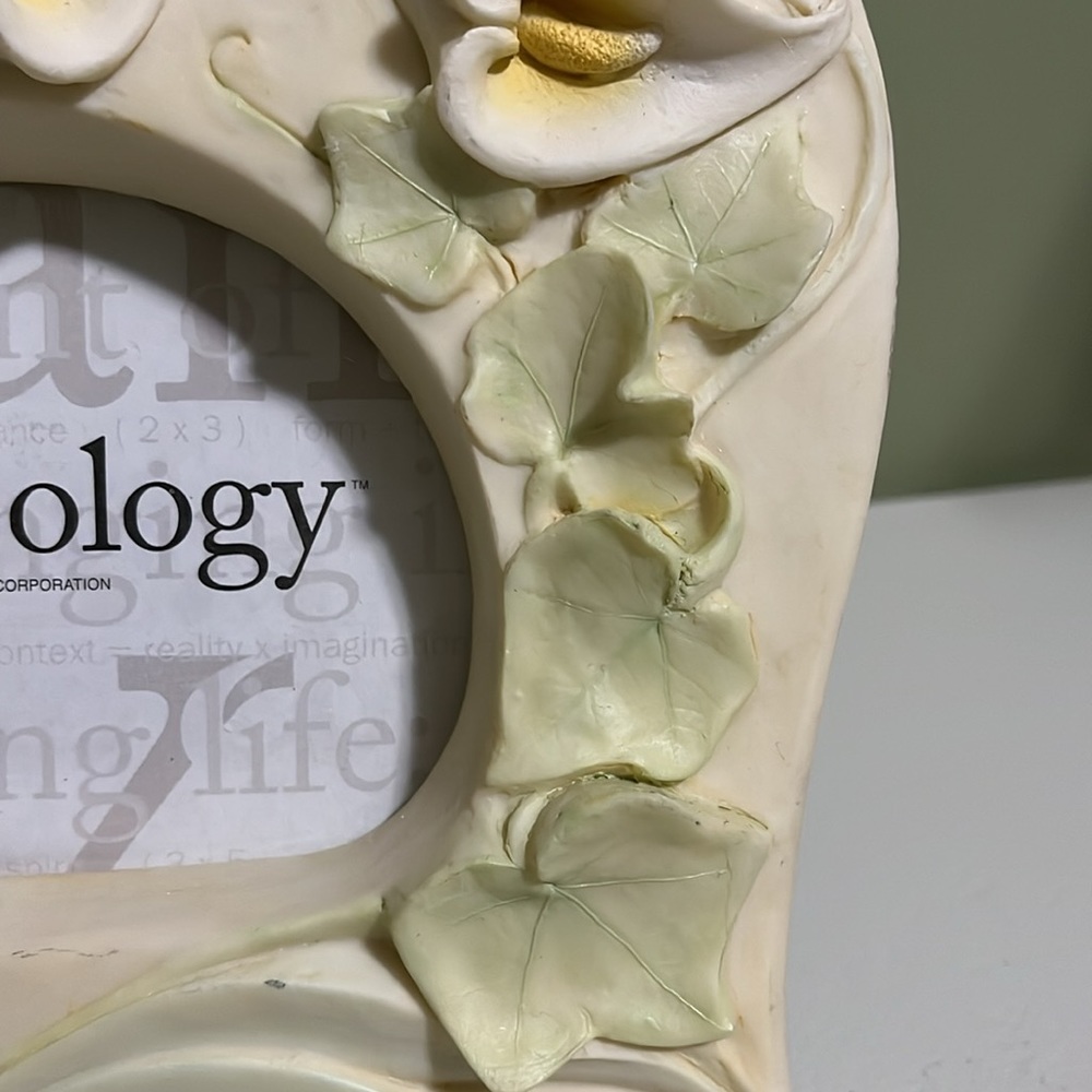 Vintage frame-ology picture frame. Lillies & Ivy 1998 Terri Russell.  Heavy - Picture 4 of 9
